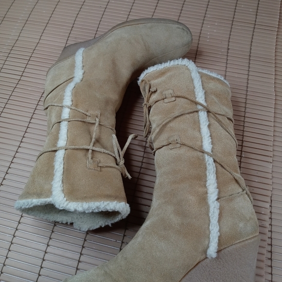 Michael Kors women's Tan Sherpa Lined 3" Wedge heel 13" tall Mid Calf Boots Size - Picture 7 of 10